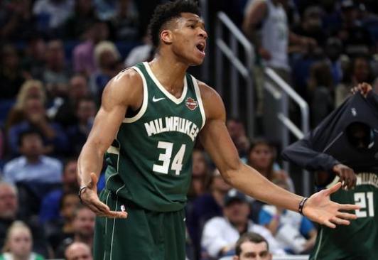 毫无悬念地 毫无悬念地