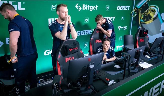 反差之下 反差之下